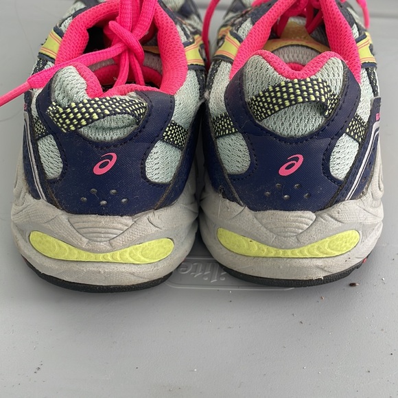 EUC ASICS sneakers size 6.5 - Picture 2 of 6